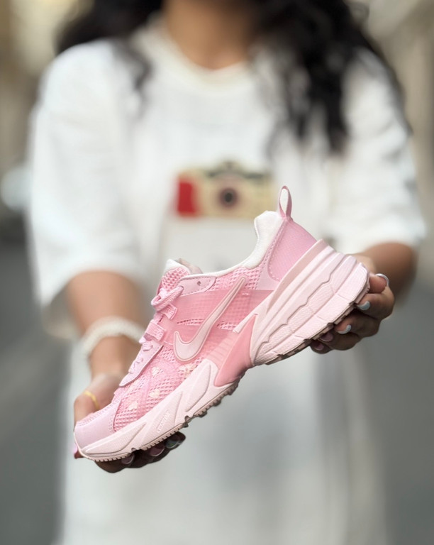 کتونی زنانه نایکی V2K صورتی – مستر کوالیتی ۲۰۲۵ Nike V2K - 37