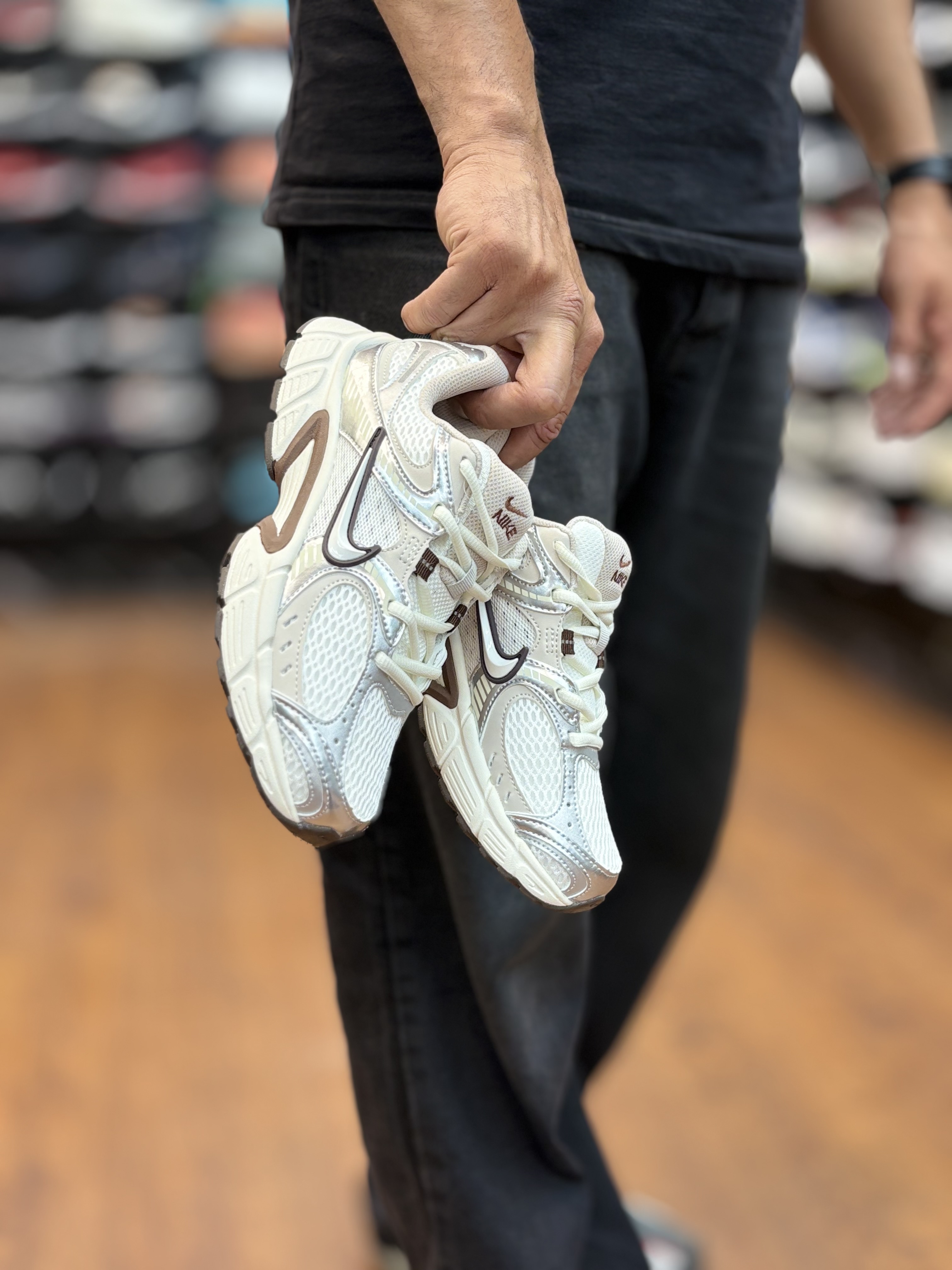کتونی اسپرت نایکی وی ۵ RNR نقره‌ای کرم – مستر کوالیتی ۲۰۲۵  Nike V5 RNR - 37