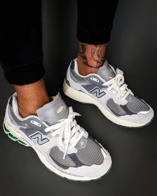 new balance 2002r