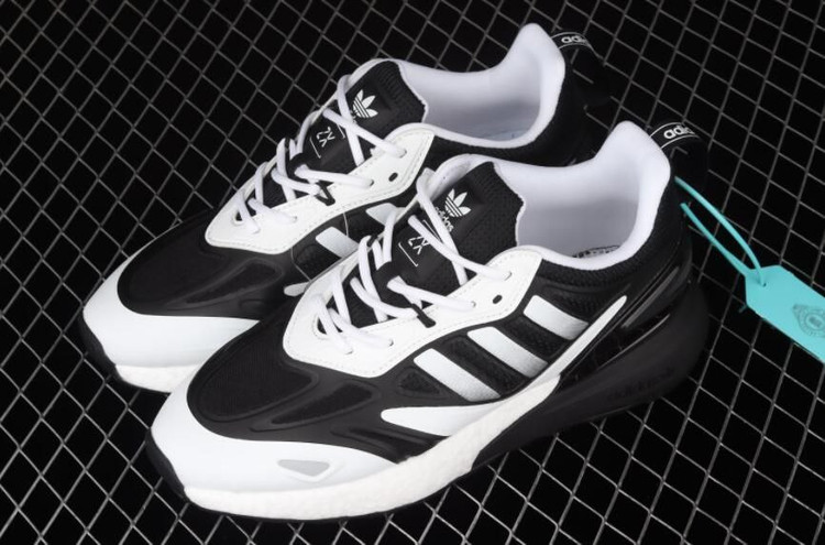 آدیداس ZX 2K Boost، کتونی آدیداس مشکی سفید