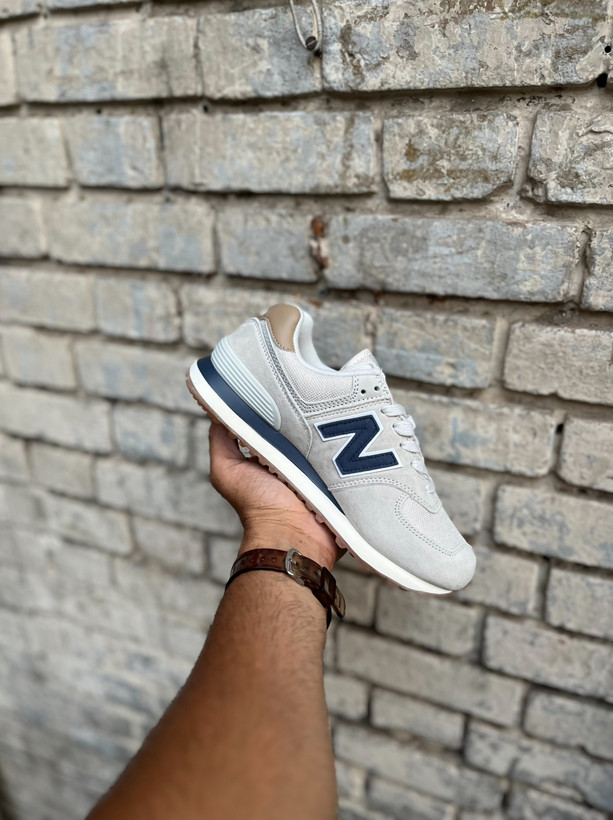 کتونی اسپرت نیوبالانس 574 خاکستری مستر کوالیتی با لوگو سرمهای و جزئیات طلای نسکافهای – New Balance 574 اصل مردانه و زنانه