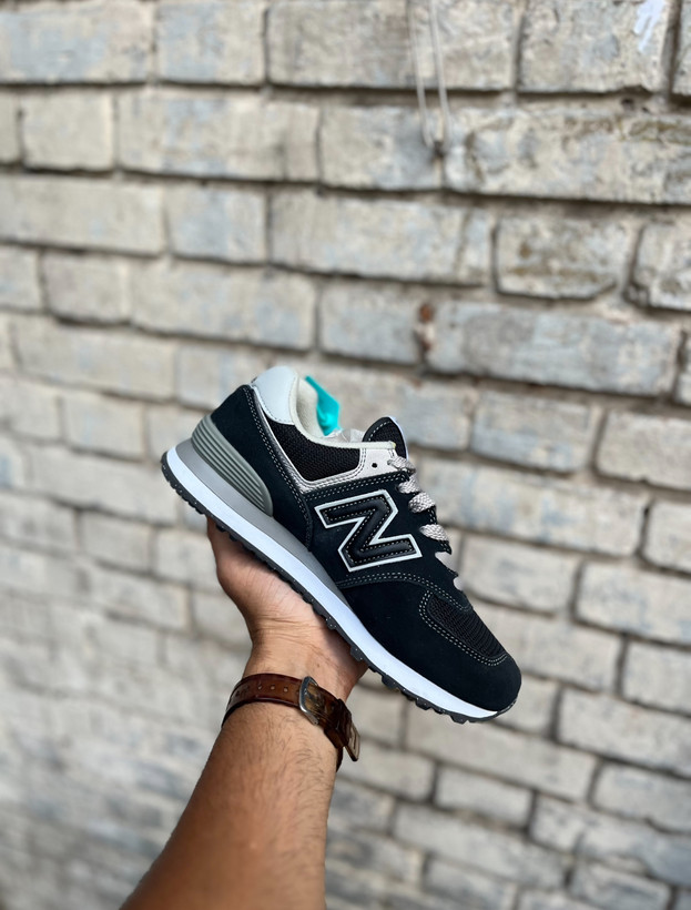 کتونی اسپرت نیوبالانس ۵۷۴ مسترکوالیتی مشکی با جزئیات کرم، سفید و طوسی