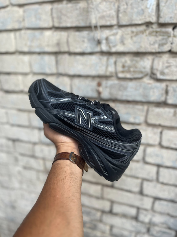 خرید کتونی مشکی شیک