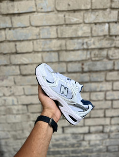 کتونی نیوبالانسnew balance 530 مسترکوالیتی سفیدسرمه ای رنگ اصلی
