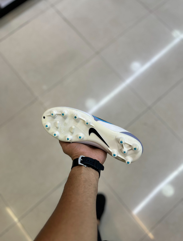 خرید استوک چمن طبیعی نایک