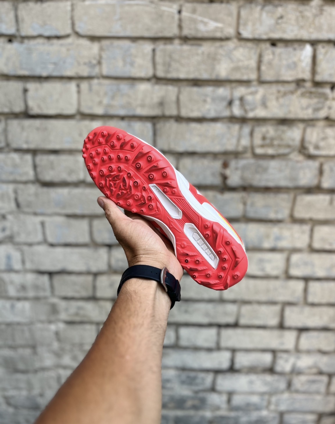 خرید کفش فوتبال میزانو