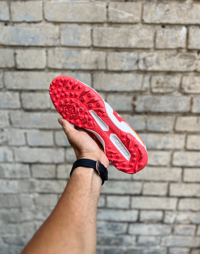 خرید کفش فوتبال میزانو