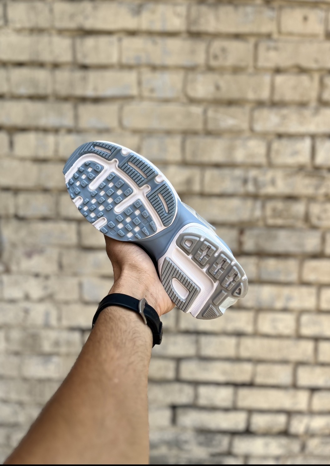 زیباترین رنگ کتونی V2K مسترکوالیتی