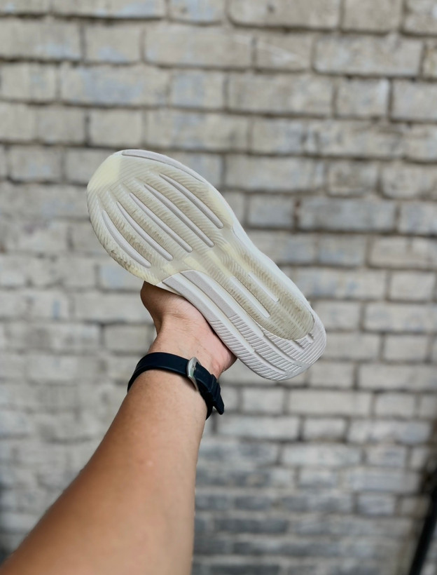 ست کردن کتونی کرم