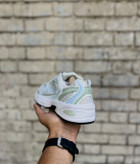 قیمت کتونی زنانه نیوبالانس ۵۳۰ مسترکوالیتی رنگ آبی و کرم