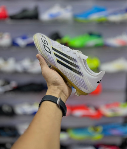 خرید کتونی فوتبال F50 سفید مشکی