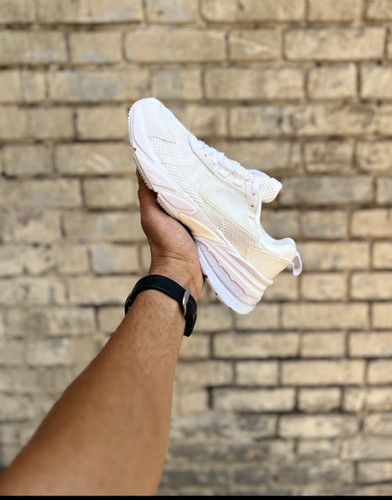 خرید کتونی زنانه نایکی وی تو کی V2K سفید مسترکوالیتی