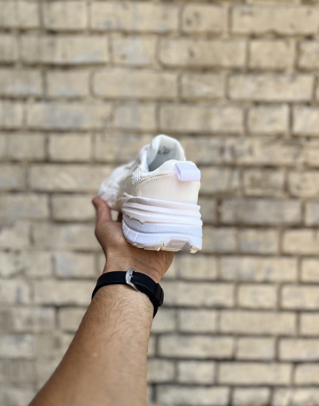 قیمت کتونی سفید وی تو کی