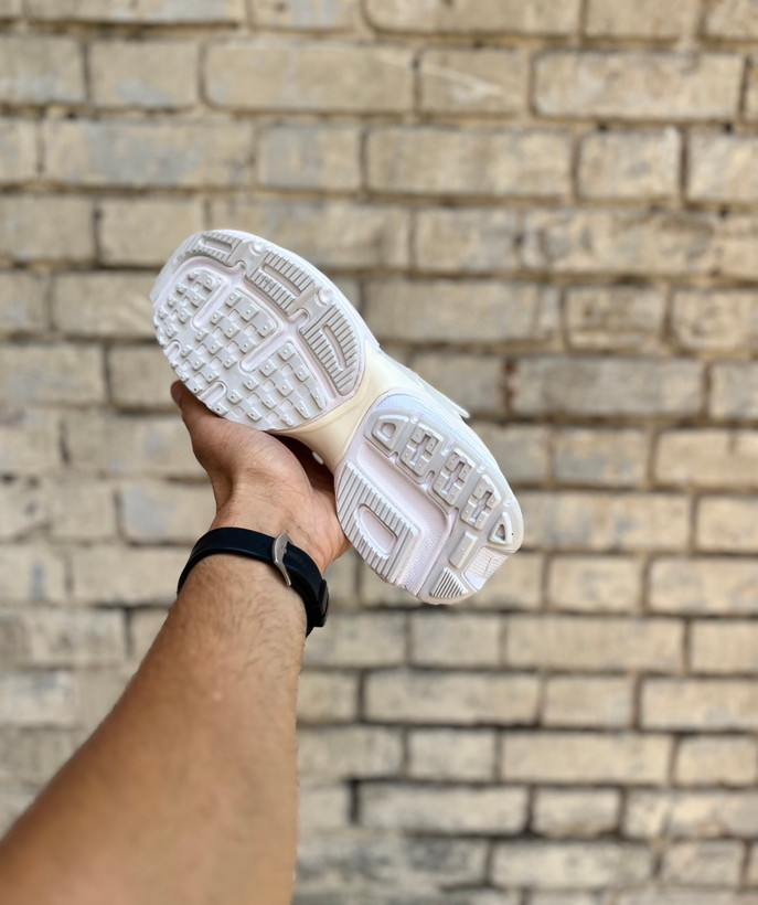 معرفی کتونی وی توکی سفید