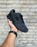 استایل کردن کتونی ۱۹۰۶مشگی