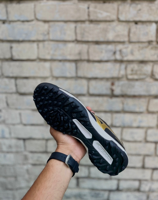 خرید قسطی استوک فوتبال میزانو مدل Morelia Classic مشکی طلایی