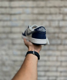 معرفی کتونی اسپرت تراویس گوچی سفید سرمهای لوگو خاکستری مسترکوالیتی