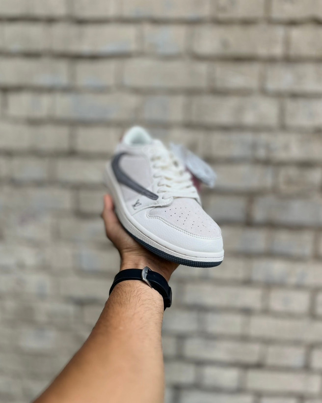 معرفی کتونی اسپرت تراویس لویی ویتون سفید کرم خاکستری مسترکوالیتی