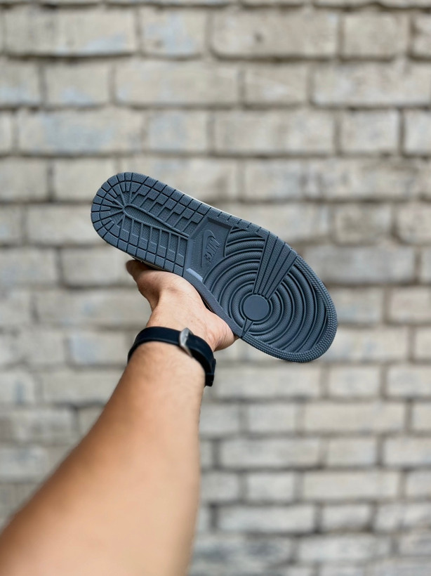 استایل کردن کتونی تراویس لویی ویتون