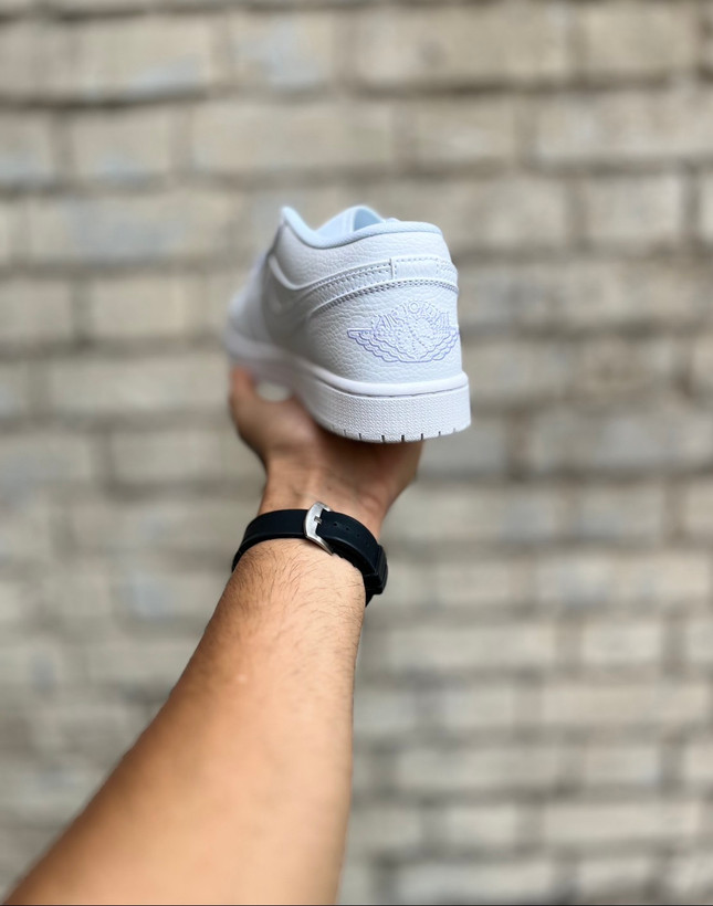 خرید قسطی کتونی اسپرت جردن1 وان سفید مسترکوالیتی