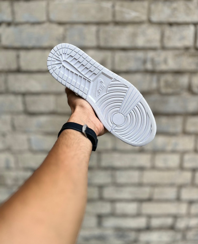 معرفی کتونی جردن1 وان سفید