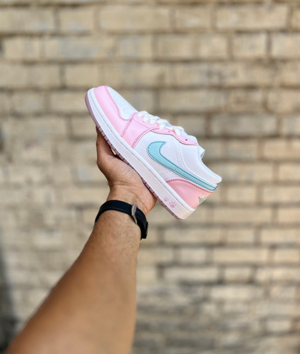 خرید قسطی کتونی زنانه جردن وان سفید صورتی لوگو آبی پاستیلی مسترکوالیتی