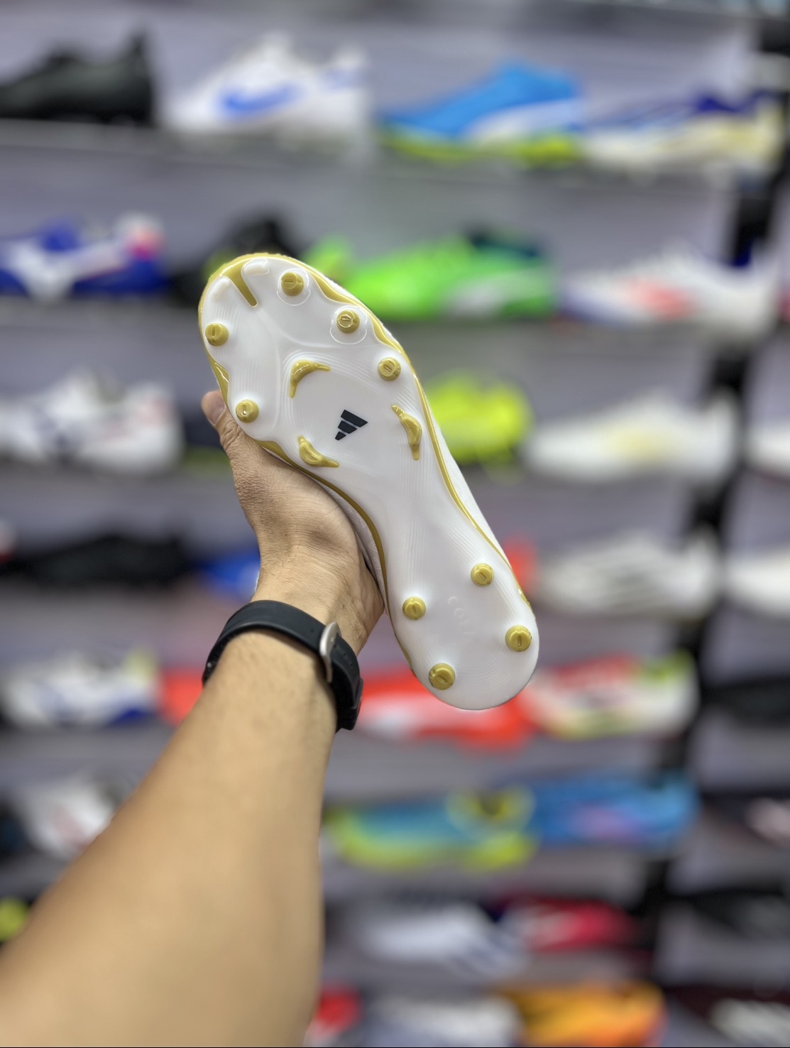 معرفی کفش فوتبال اورجینال