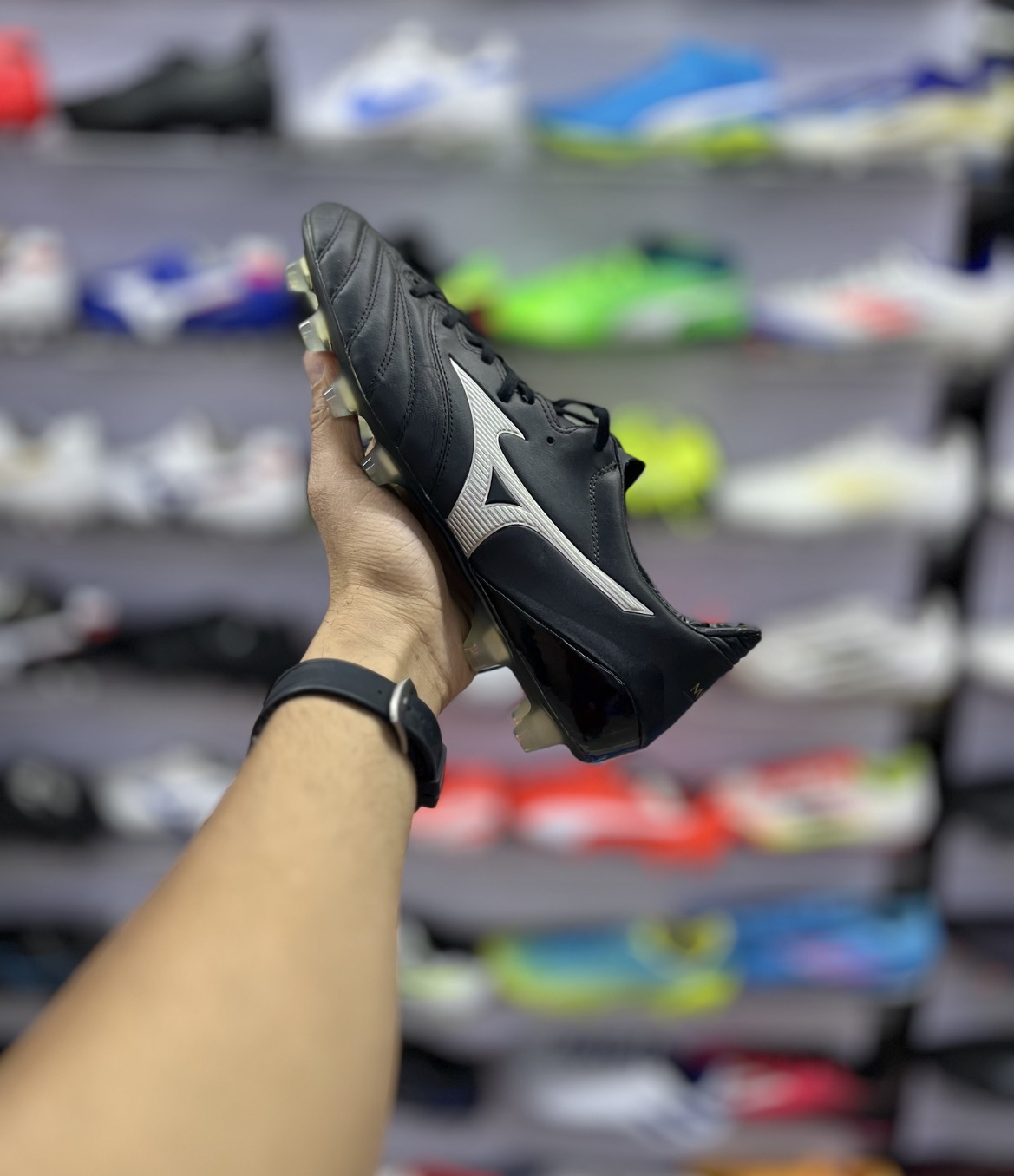 خرید کفش فوتبال میزانو اورجینال