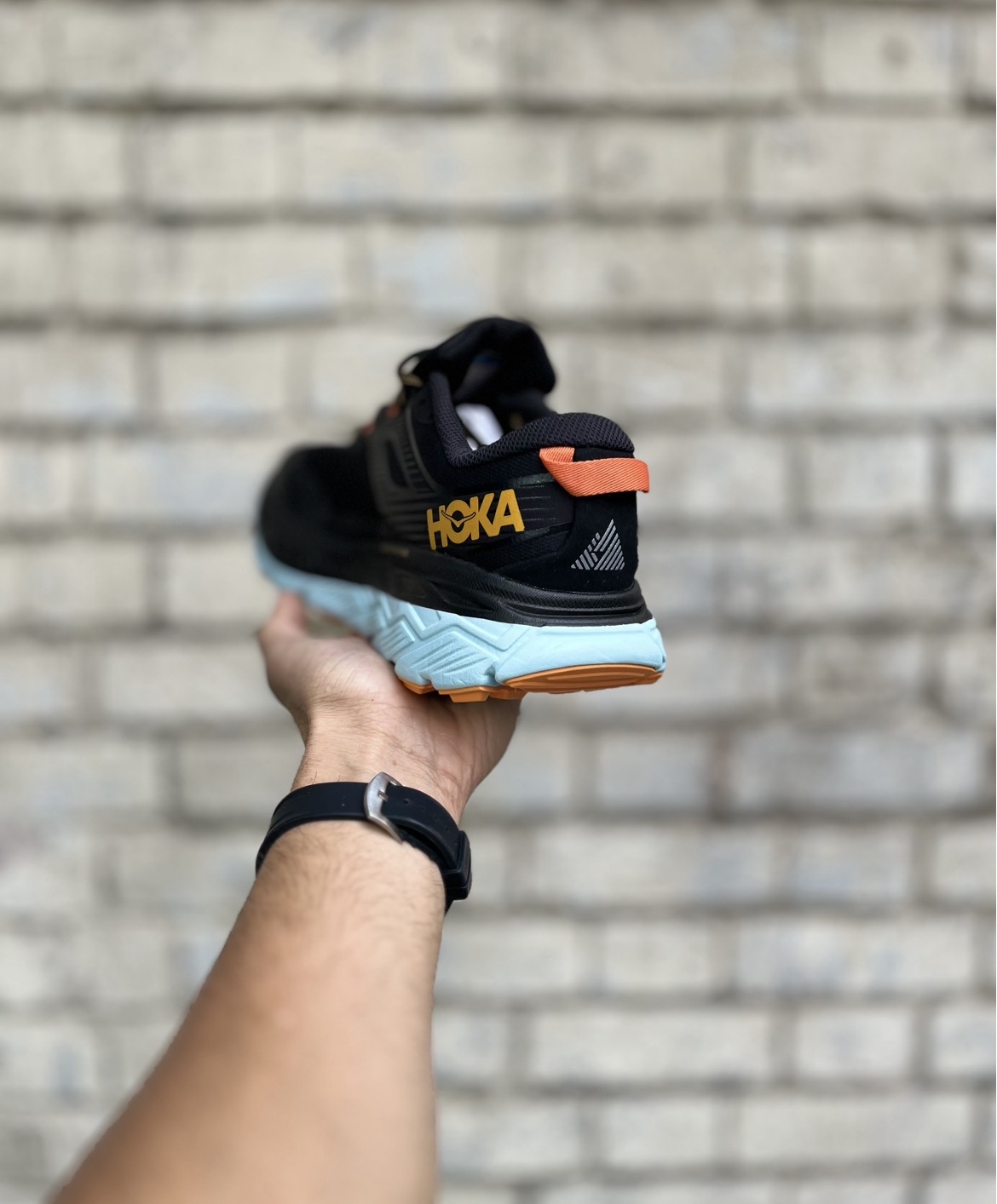 خرید کتونی مردانه هوکا Stinson ATR6 مشکی زیره آبی جزئیات نارنجی مسترکوالیتی