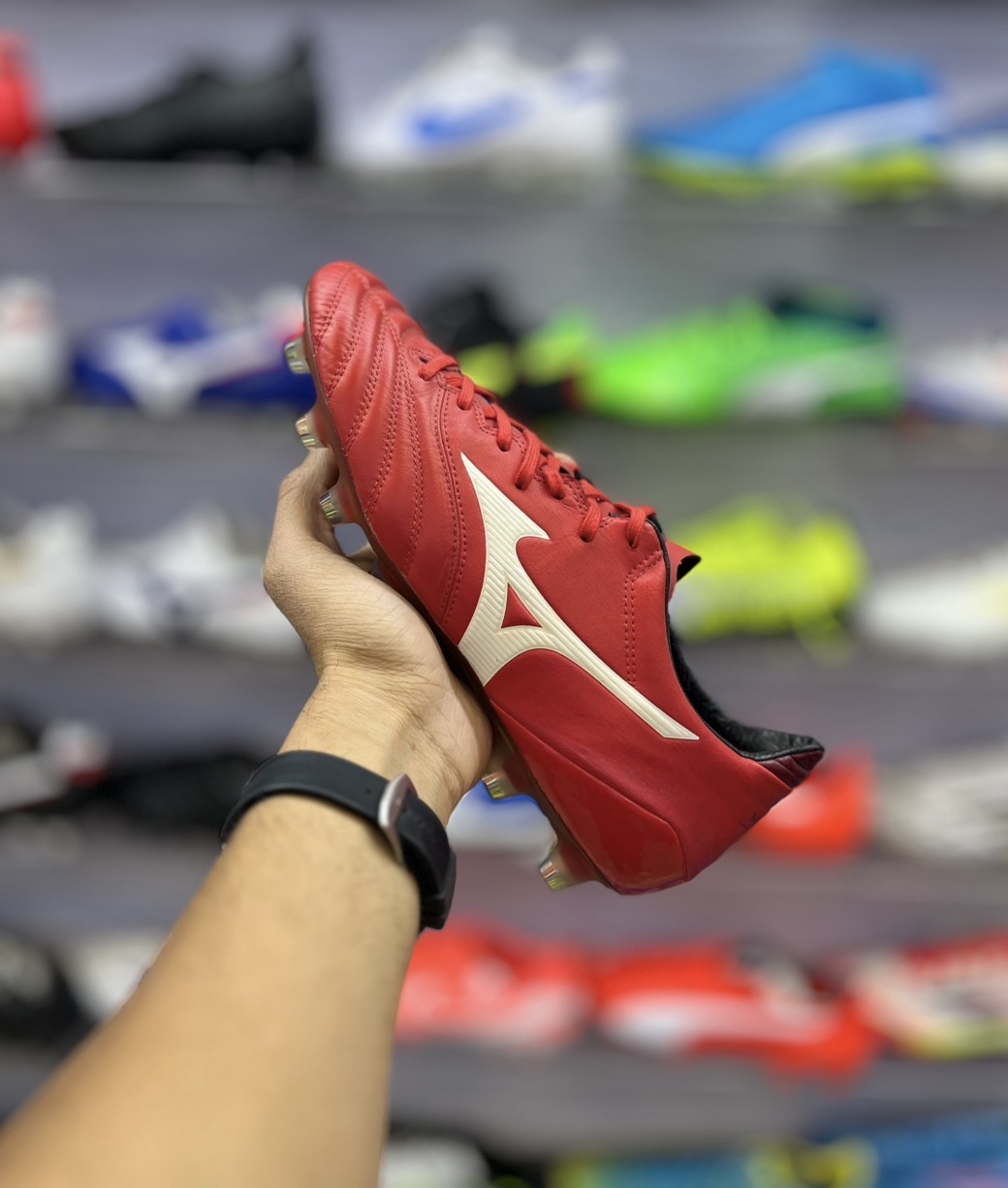 خرید کفش فوتبال قرمز میزانو اورجینال