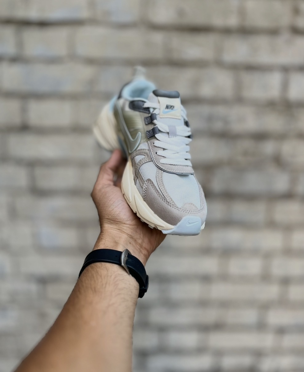 خرید کتونی وی تو کی