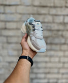 خرید کتونی وی تو کی