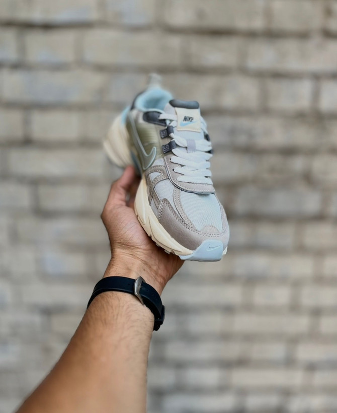 خرید کتونی وی تو کی