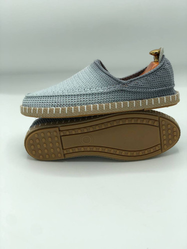 گیوه مردانه طوسی با زیره پیو و کفی چرمی،طراحی ساده و مدرن برای استفاده روزمره