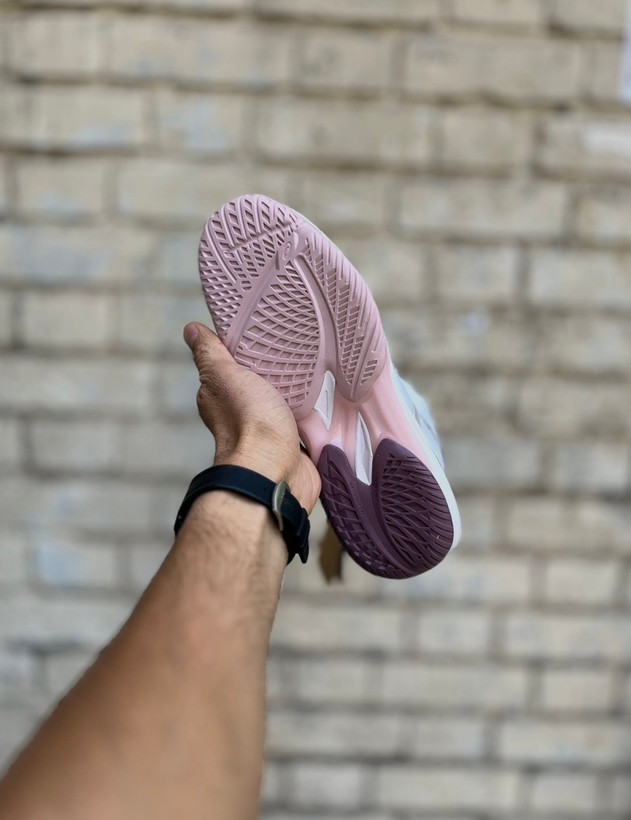 خریدقسطی کتونی مخصوص والیبال