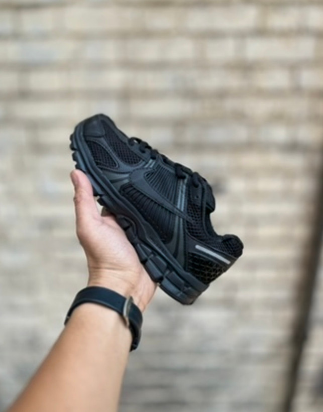 خریدکتونی نایکی Zoom Vomero 5