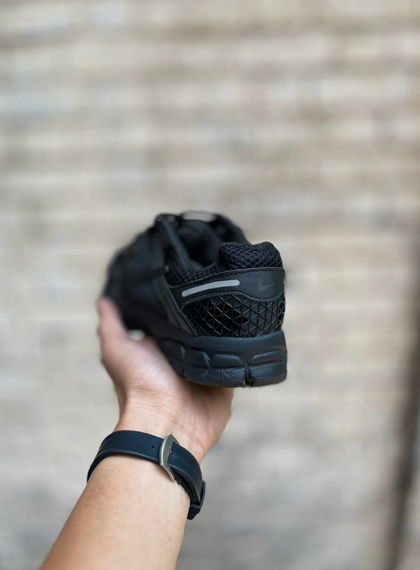 خرید قسطی زنانه نایکی زوم Vomero 5 رنگ مشکی مستر کوالیتی