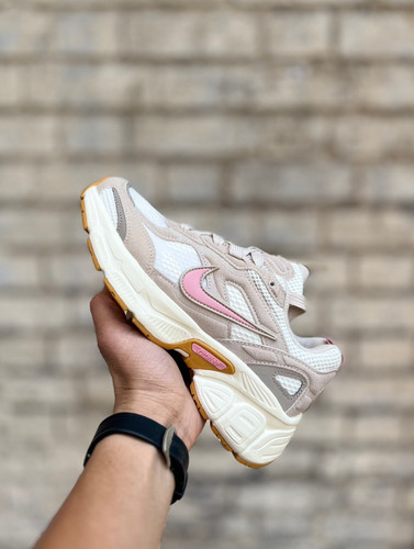 خرید کتونی زنانه نایکی بژ کرم