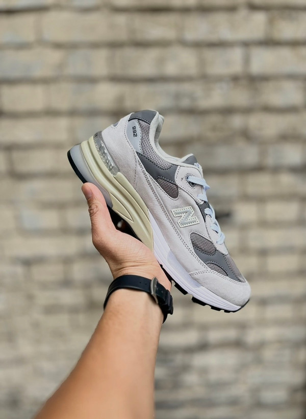 کفش و کتانی مردانه مدل نیوبالانس newbalnance992 رنگ