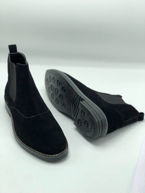 Men’s Chelsea suede boots black نمای جلو