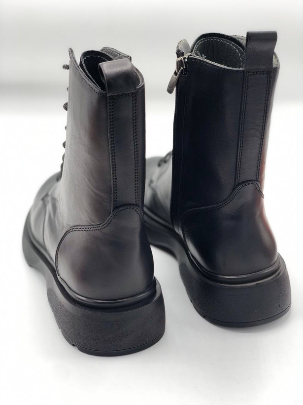 جزئیات چرم طبیعی بوت مردانه برشکا