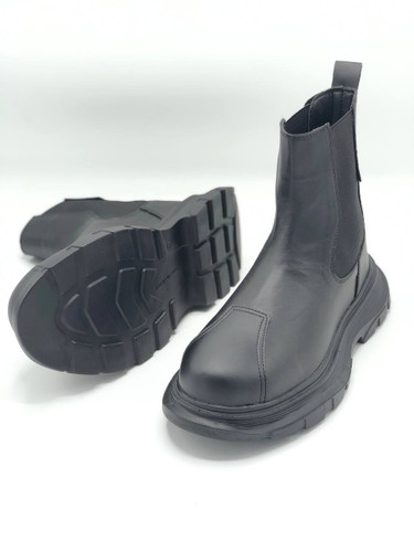 Alexander McQueen men leather boots black نمای جلو