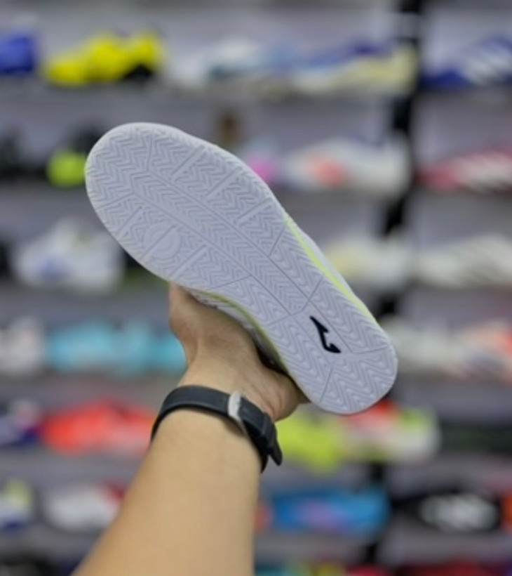 جزئیات رویه مدل Dribling سفید فسفری