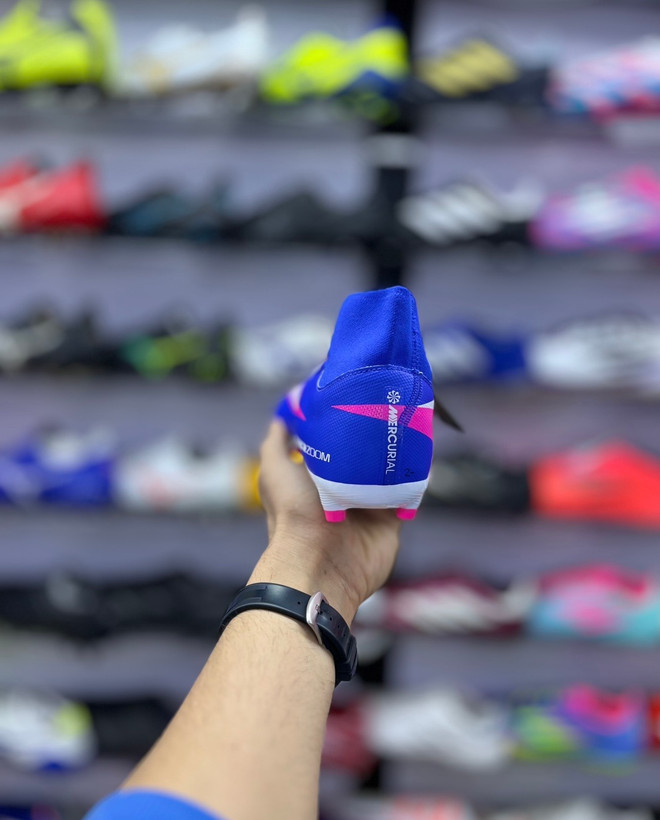 نمای جانبی کفش فوتبال Nike Mercurial Superfly 10 آبی استوک درشت FG