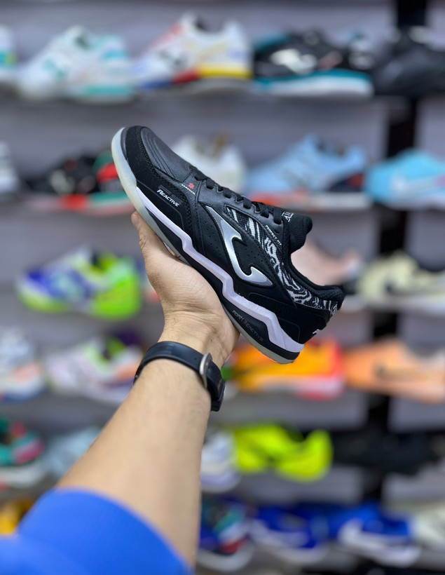 کفش فوتسال اورجینال جوما FS Reactive مشکی سفید تولید ۲۰۲۵