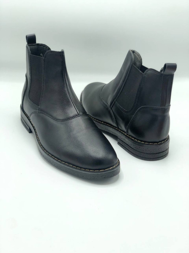 جزئیات چرم و کش نیم بوت مردانه چلسی با طراحی کلاسیک