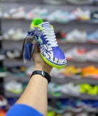 طراحی حرفهای کفش فوتسال جوما Top Flex Pito سفید سبز فسفری اورجینال