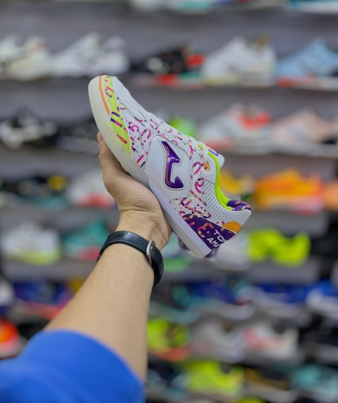 کفش فوتسال اورجینال جوما Top Flex Amandinha سفید بنفش تولید ۲۰۲۵