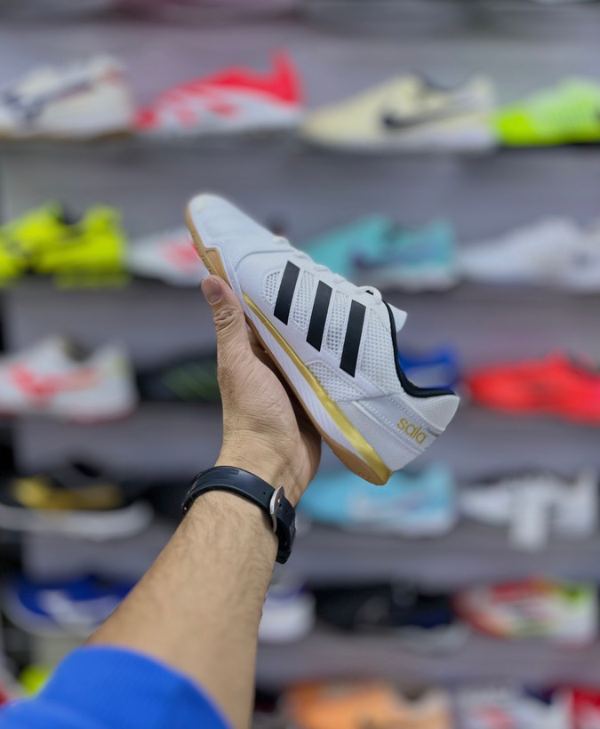 کفش فوتسال اورجینال آدیداس Top Sala سفید طلایی سه خط مشکی تولید ۲۰۲۵