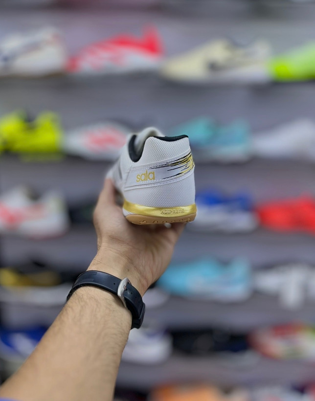 طراحی لوکس و حرفهای کفش فوتسال آدیداس Top Sala Competition سفید طلایی اورجینال